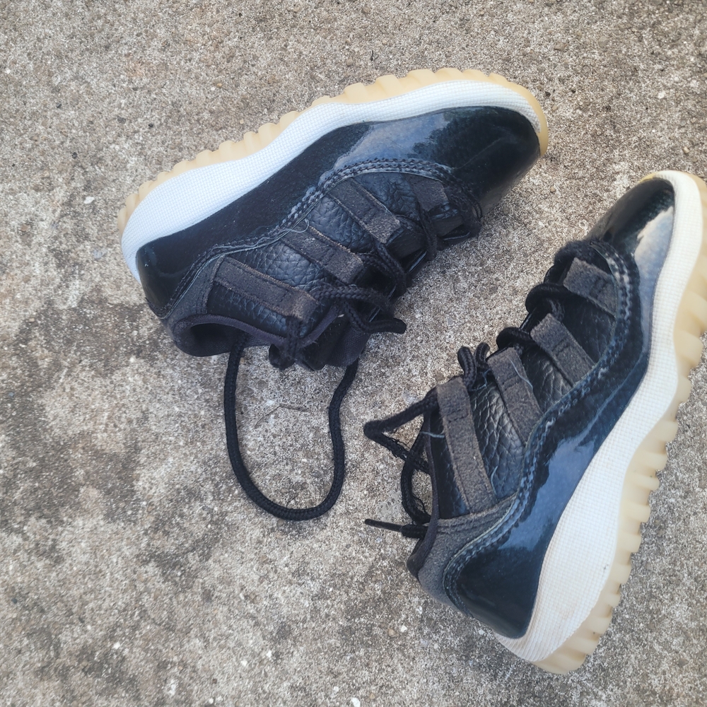 JORDAN 11 LOW BLACK 8C